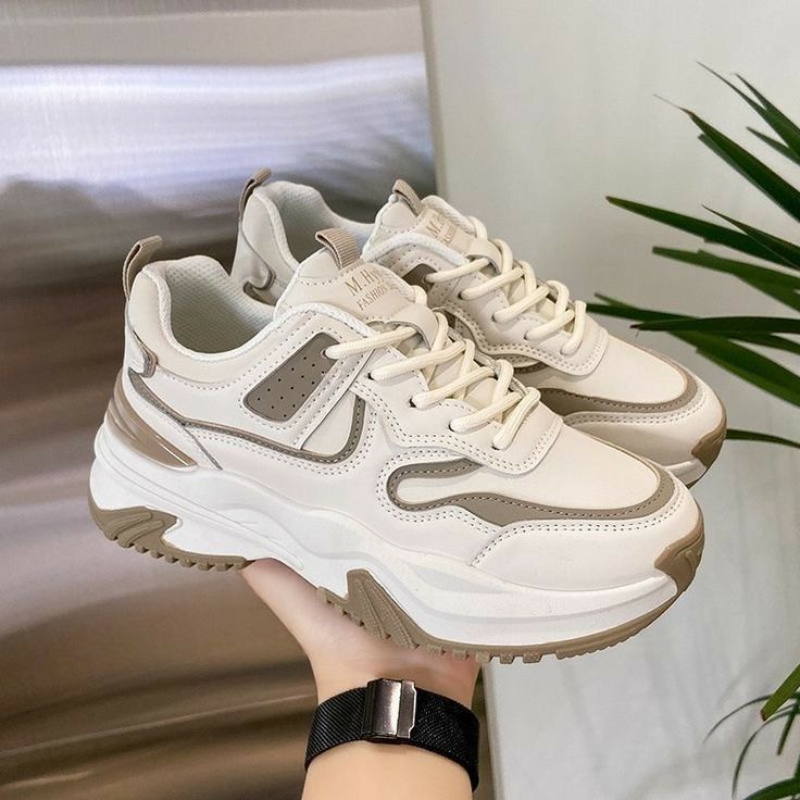 NOVAX City Pace Sneaker